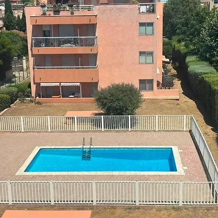 Centre Proche De La Et Des Commerces * 생트막시메